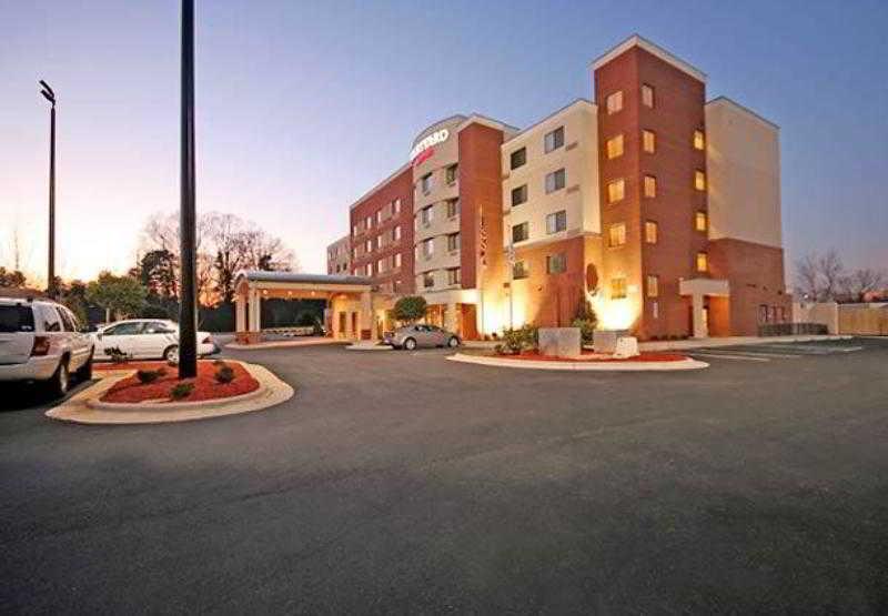 Courtyard Greensboro Airport Exterior foto